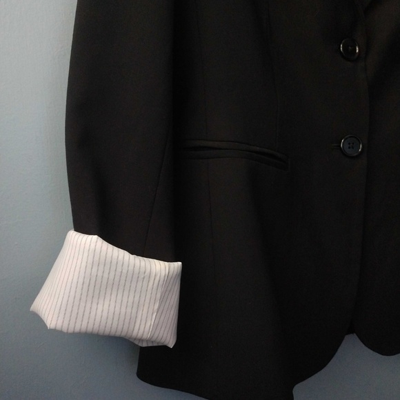 Banana Republic women's black blazer - Picture 5 of 5